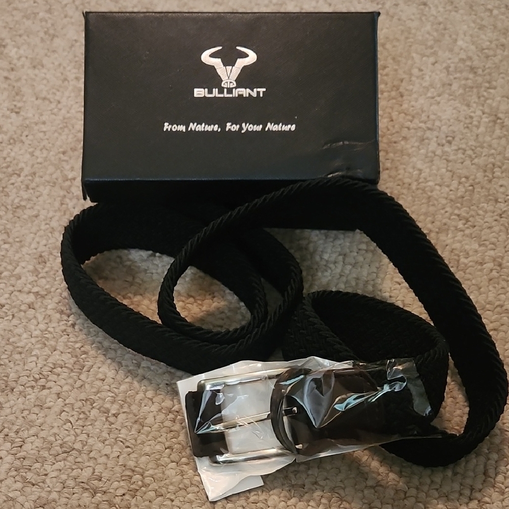 Chic Black Bag with Sturdy Strap